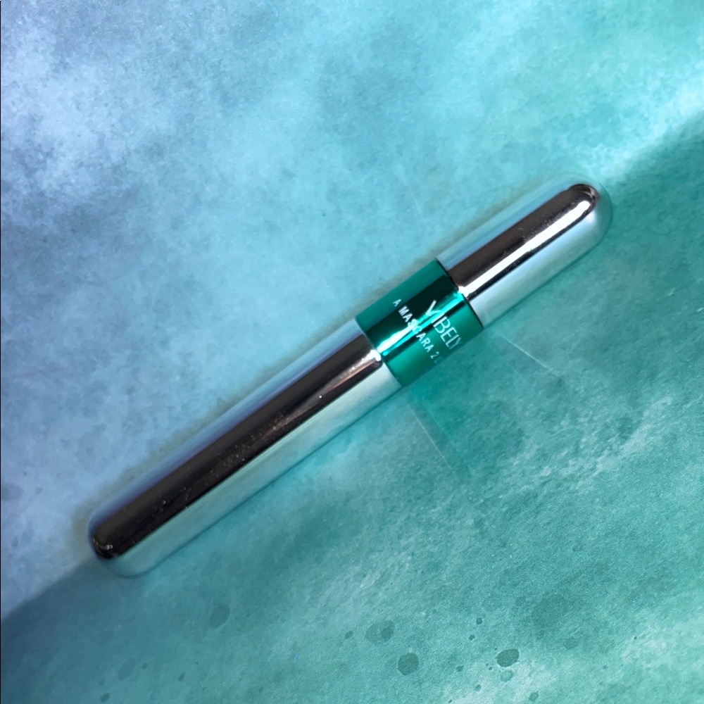 VIBELY New A Mascara 2 Look